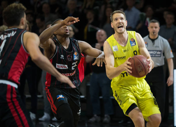 更为他们今 更为他们今